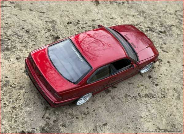 1:18 BMW E36 M3 Coupe Candy Rot + OZ Alu-Felgen inkl.PVC Vitrine